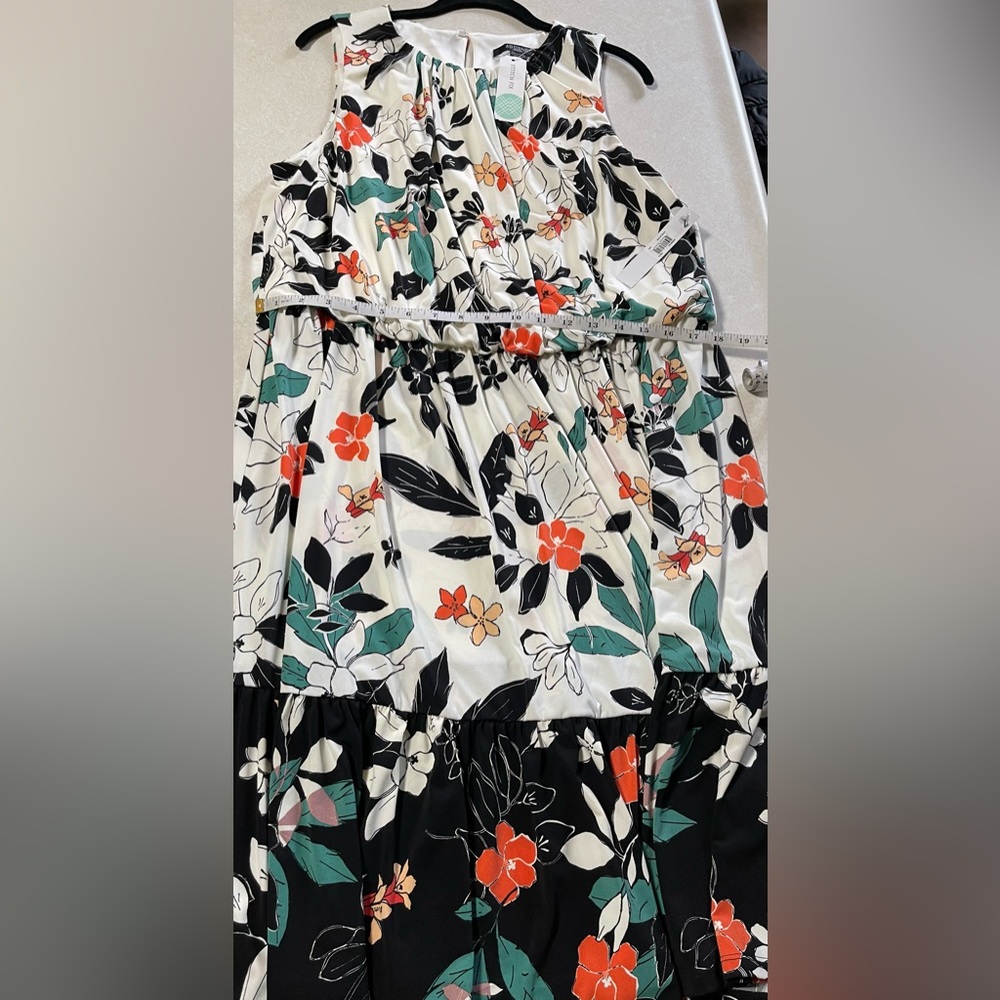 Floral Midi Dress in Black and White - Picture 12 of 15